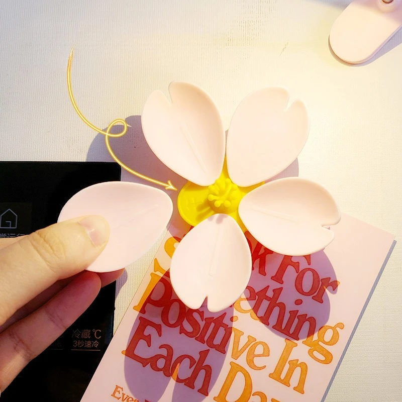 

Sakura Magnetic Clip Creative Kitchen Gadget Multifunctional Snack Sealer Food Storage Unique Petal Clip Cute Home Fridge Magnet