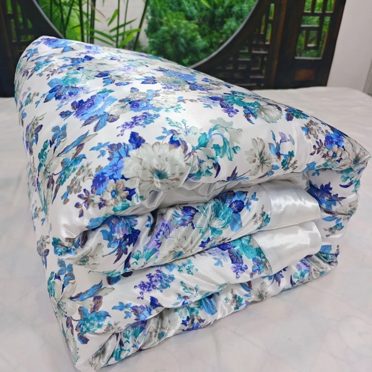 No Cotton Filling Glossy satin silk cover with zipper White floral print bedspread home bedding