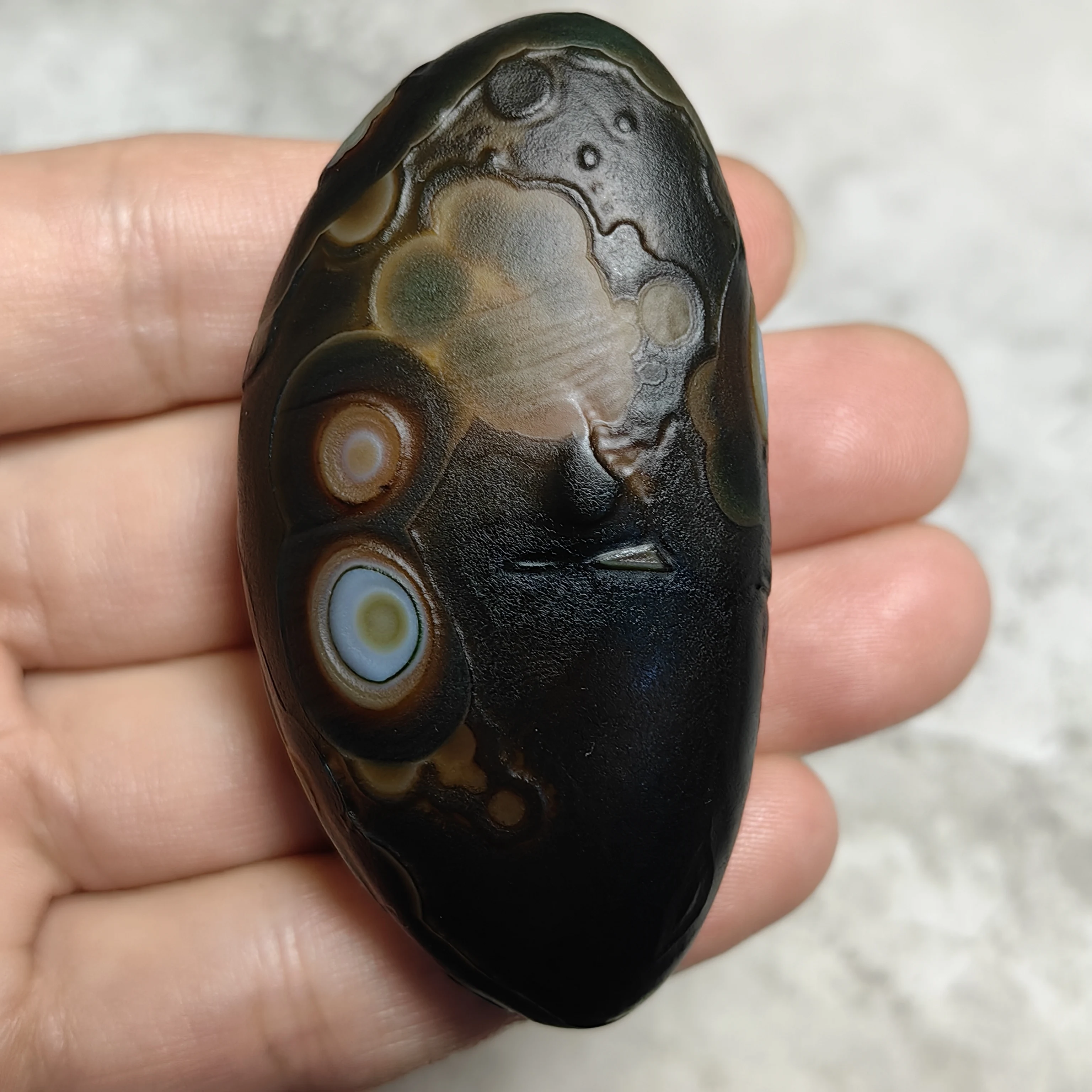 Pure Natural Divine Eyes Agate Rough Stone Palm Stones Amulet For Ward Off Evil , Against Negativity, Stress Relief Home Decor