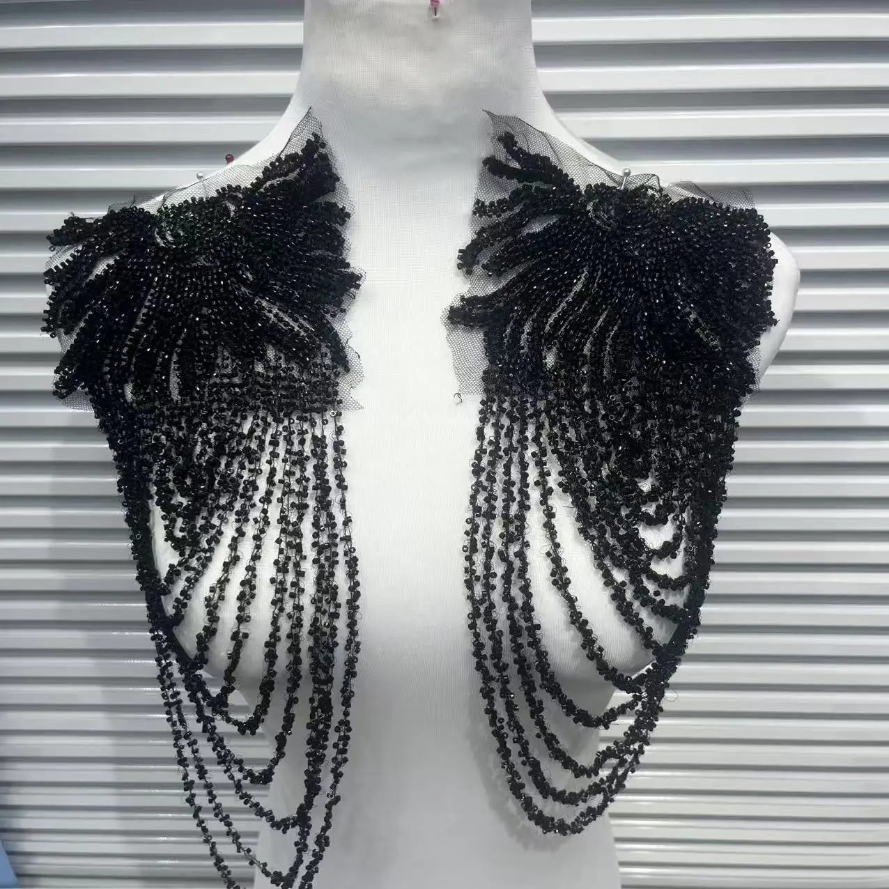 1Pc Wunderschöne Perlen Kette Schulter Schmuck Stickerei Patch Stoff Für Abendkleid Hochzeit Zubehör Nähen DIY Reparatur