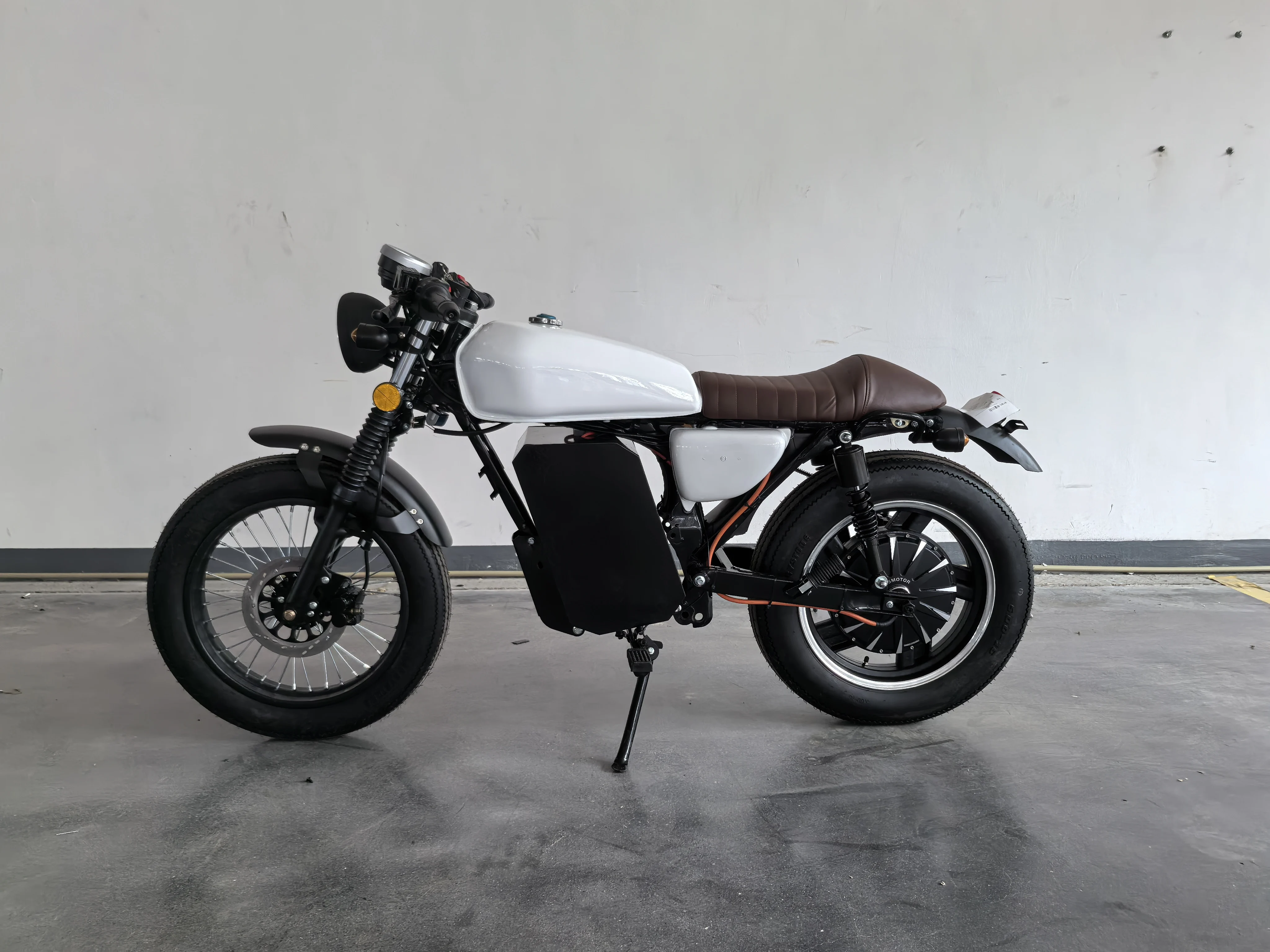2025 Fashion Retro Style Adult Electric Two Wheel MotorcycleColor Motor, Lithium Battery, Jueneng, Personalized Customization