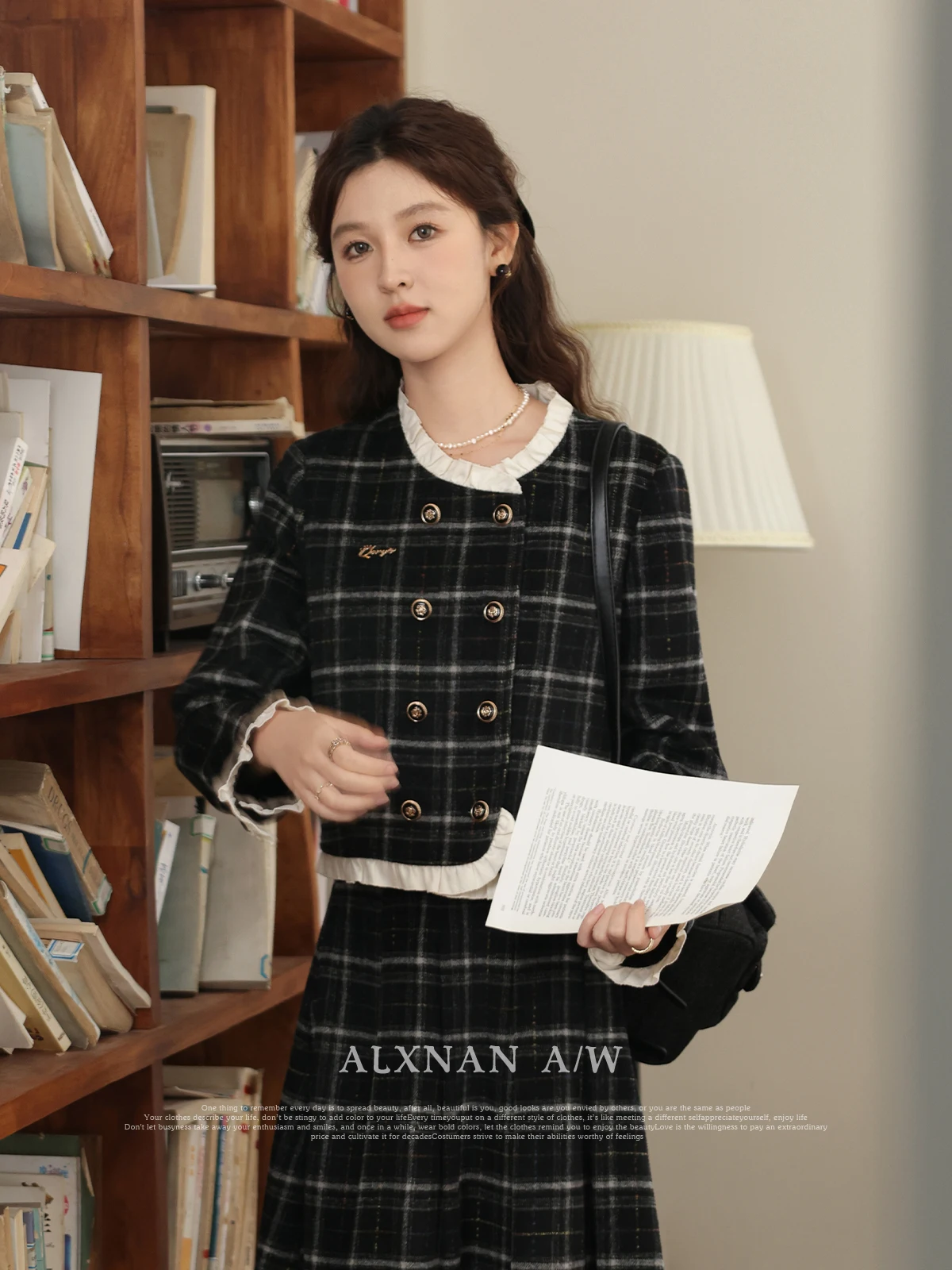 

ALXNAN Plaid Round Neck Cropped Woolen Coat Woman 2024 Autumn Winter Fashion Double Breasted Long Sleeve Coats & Jacket LXN32920