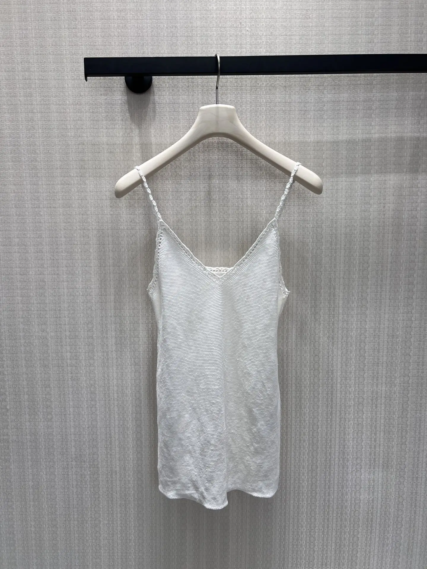 26 Spring/Summer New Products - Linen - Hand-knitted - Fine shoulder straps and V-neck edge lace - Strapless T-shirt