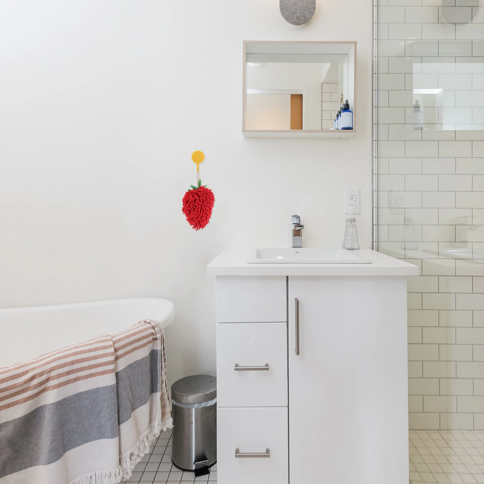 

Chenille Strawberry Hand Towel Ball for Bathroom Kitchen Quick Dry Hanging Loop Cute Fruit Decorative Washcloth Drying Tool