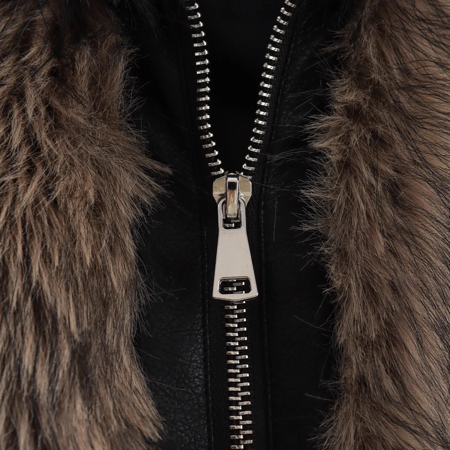 

For Lady Long Hair Thick Female Fluffy Fur Coat Street Winter Women Eco Fur Jacket Gradient Leather Spliced Artificial Fur Coat