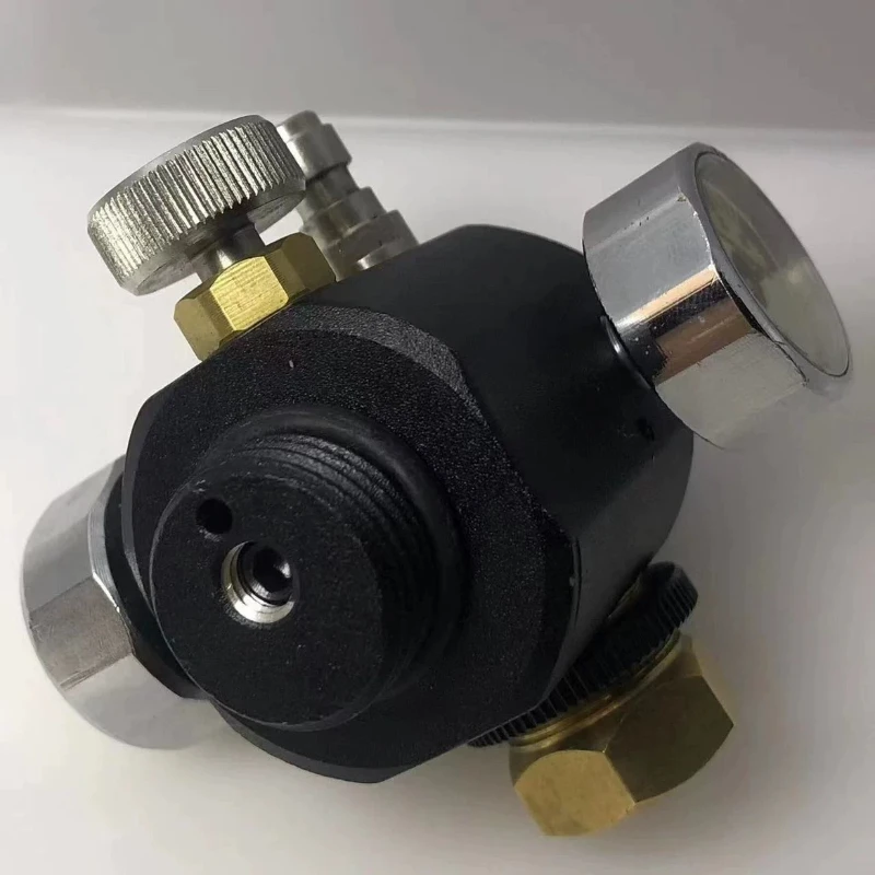 Constant pressure valve large screw pressure regulating and reducing valve external adjustment double meter, valve with pressure