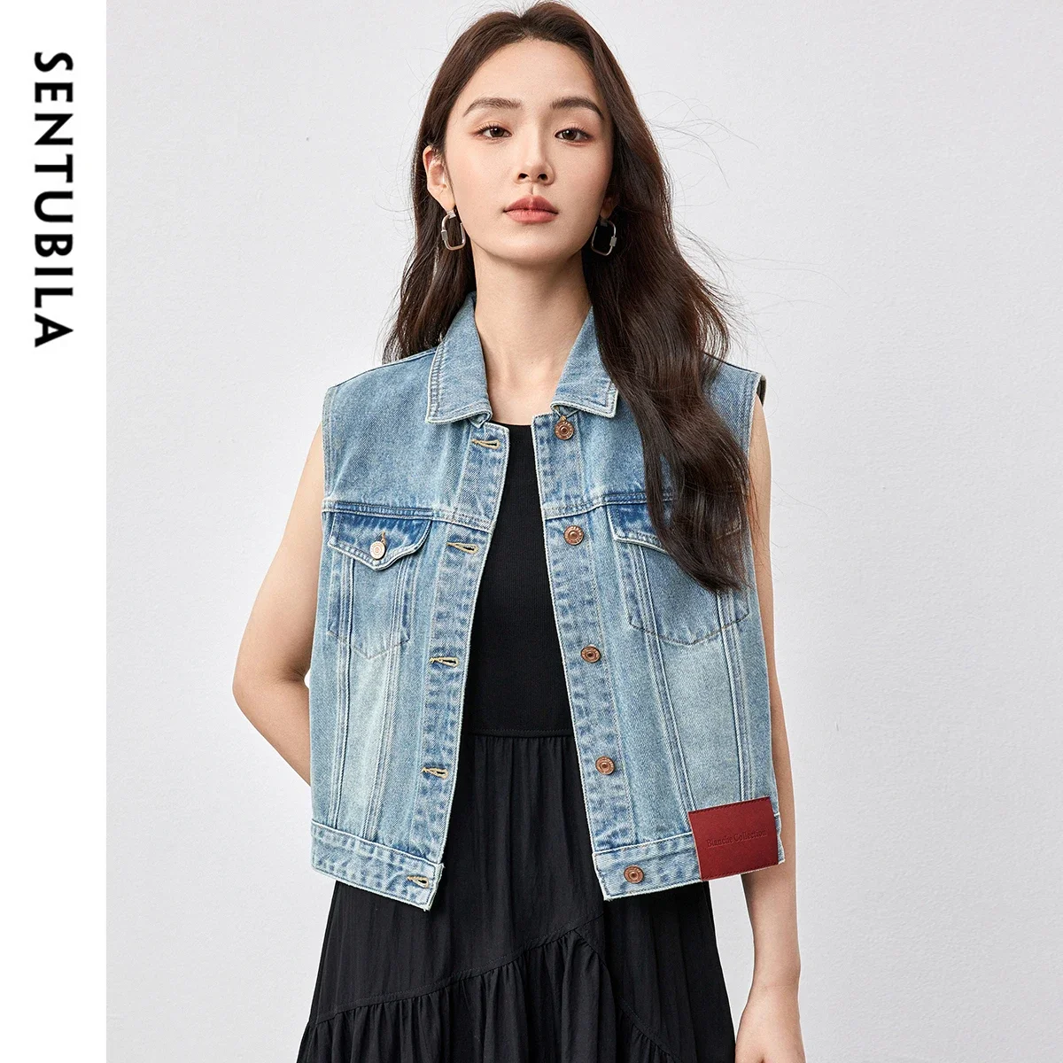 SENTUBILA سترات الدنيم القطنية معاطف النساء 2025 الربيع الصيف عادية رفض طوق بلا أكمام زر ملابس خارجية قصيرة W51J58816