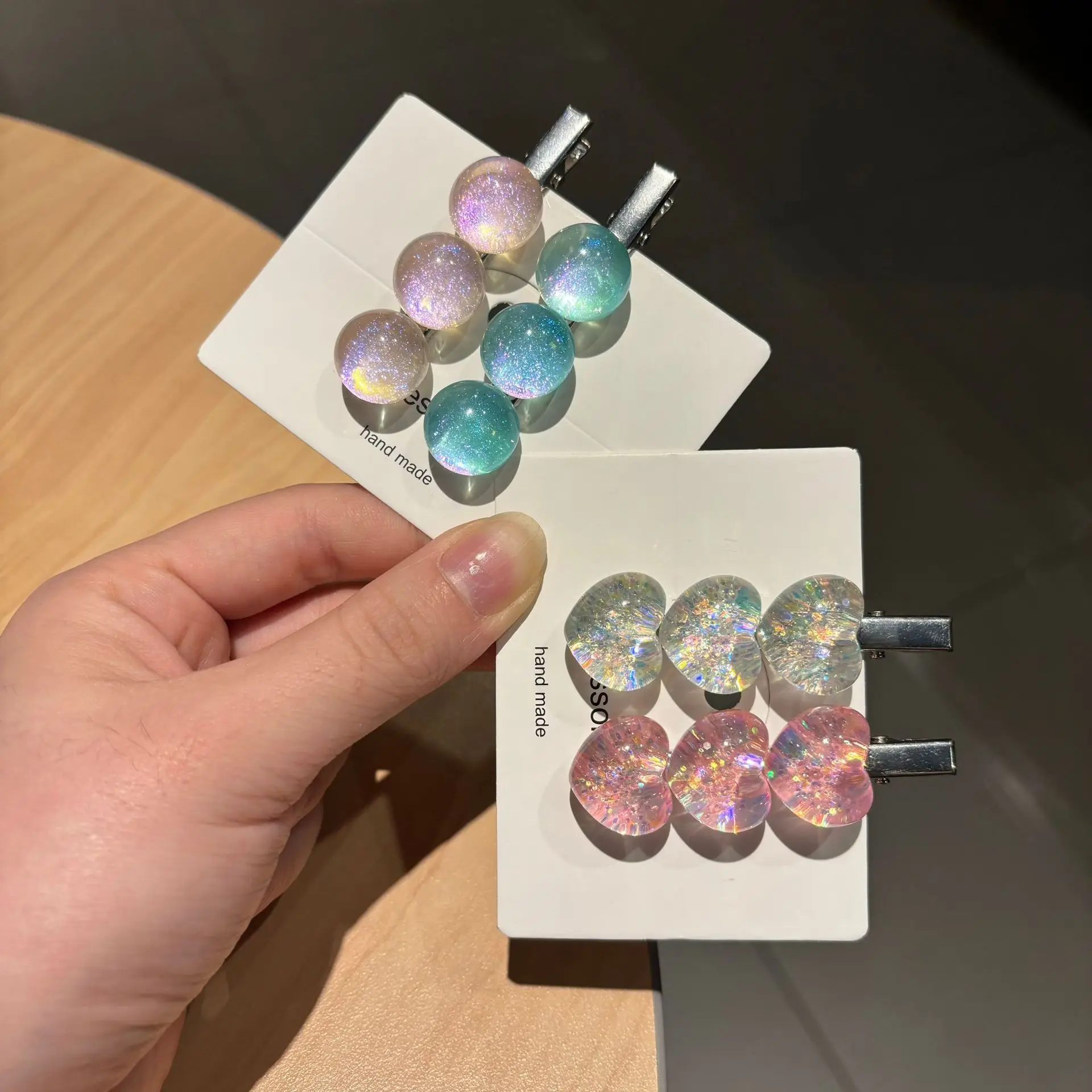 

6Pcs Iridescent Mermaid Hair Clips – Holographic Glitter Duckbill Barrettes with Heart & Bead, Y2K Aesthetic for Girls