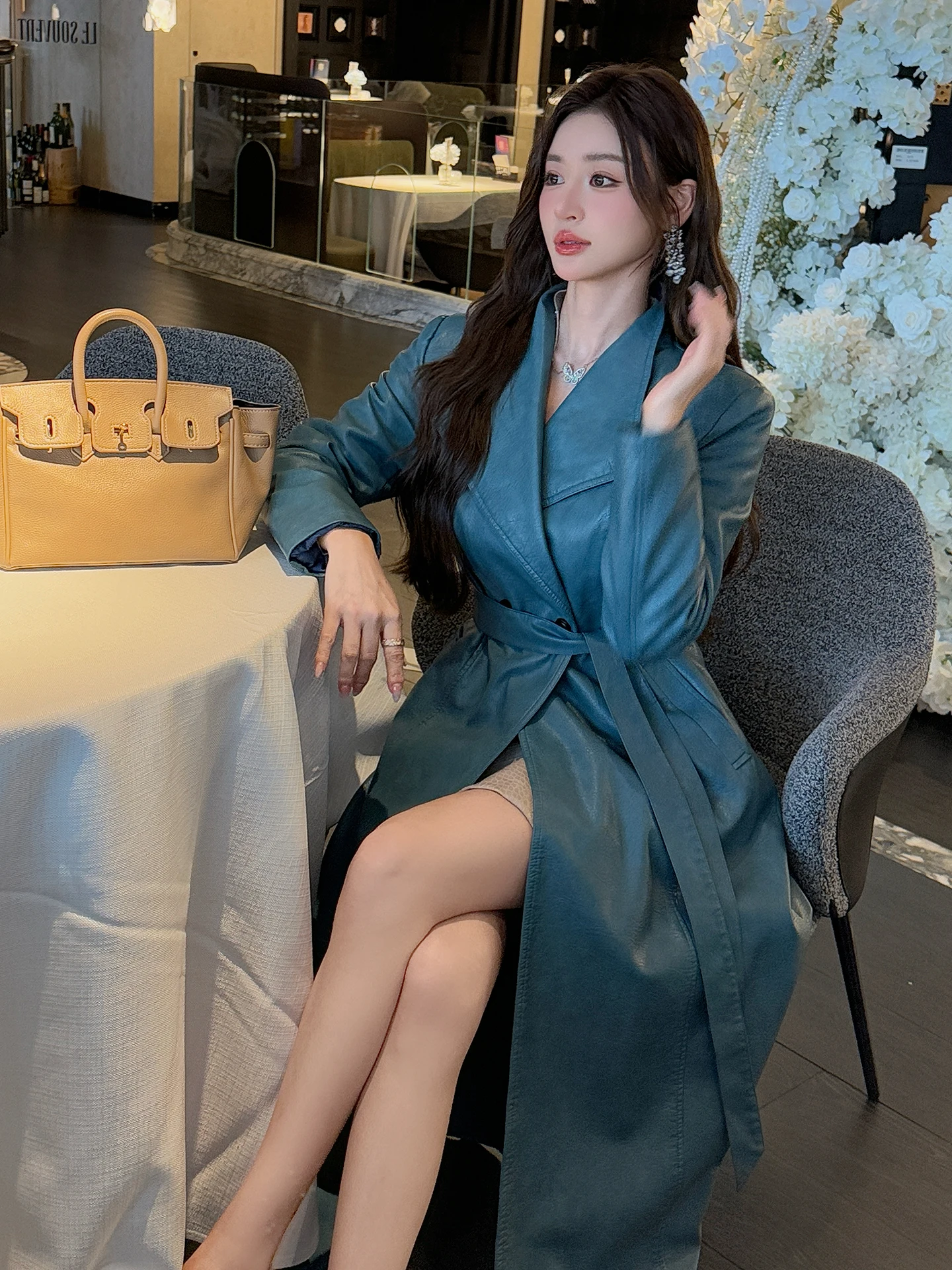 Ele Light - Chaqueta de Cuero Azul de Lujo para Mujer, Estilo de Alta Gama, Otoño-Invierno 25, Nueva, Versátil, Corte Holgado, Cuero Lavado