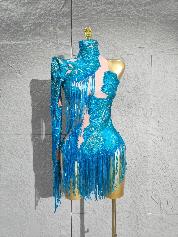 

Гламурный блестящий синий боди со стразами и бахромой на одно плечо, женский купальник, певица, танцовщица, сценическая одежда