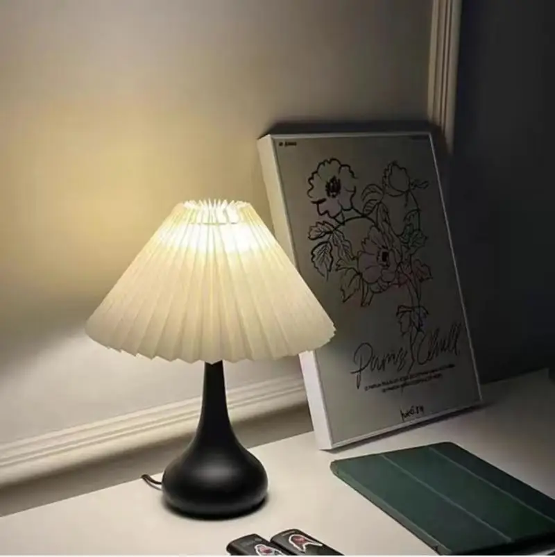 Retro Table Lamps Bedroom Night Light Dormitory Atmosphere Lamps Decoration Ornament