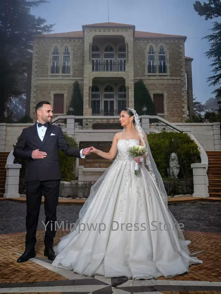 Elegant Wedding Dresses Strapless Sleeveless Arabic Brides Dress Appliques Beading Bridal Ball Gown Customized vestidos de novia