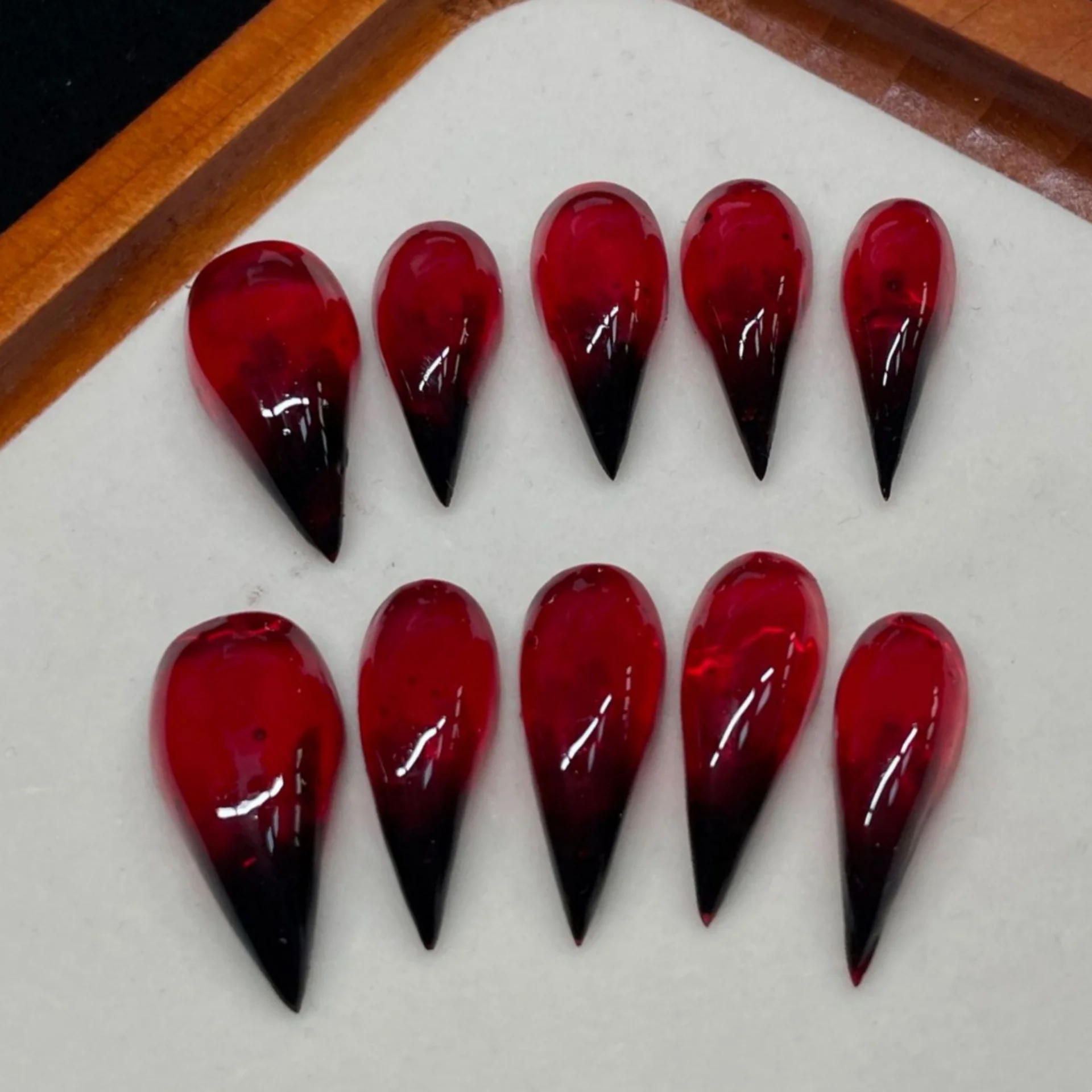10PCS Handmade Diamond Dragon Shape Claw Red Gradient Press on Nail Tips Cat Claws Detachable False Nail Stickers Fake Nail Art