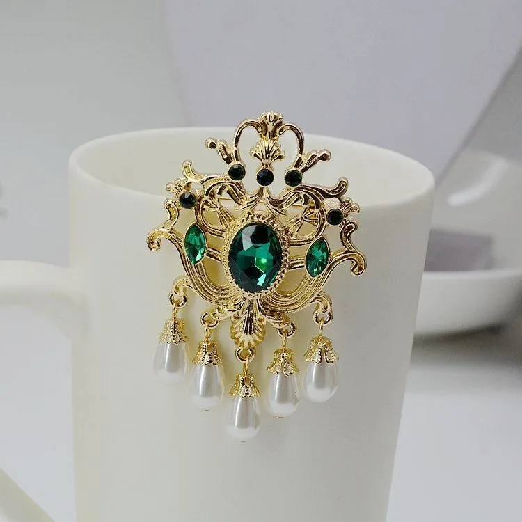 Luxury Fashion Brooch Alloy Brooch with Gemstones Suitable for Party Men Women Chest Decoration