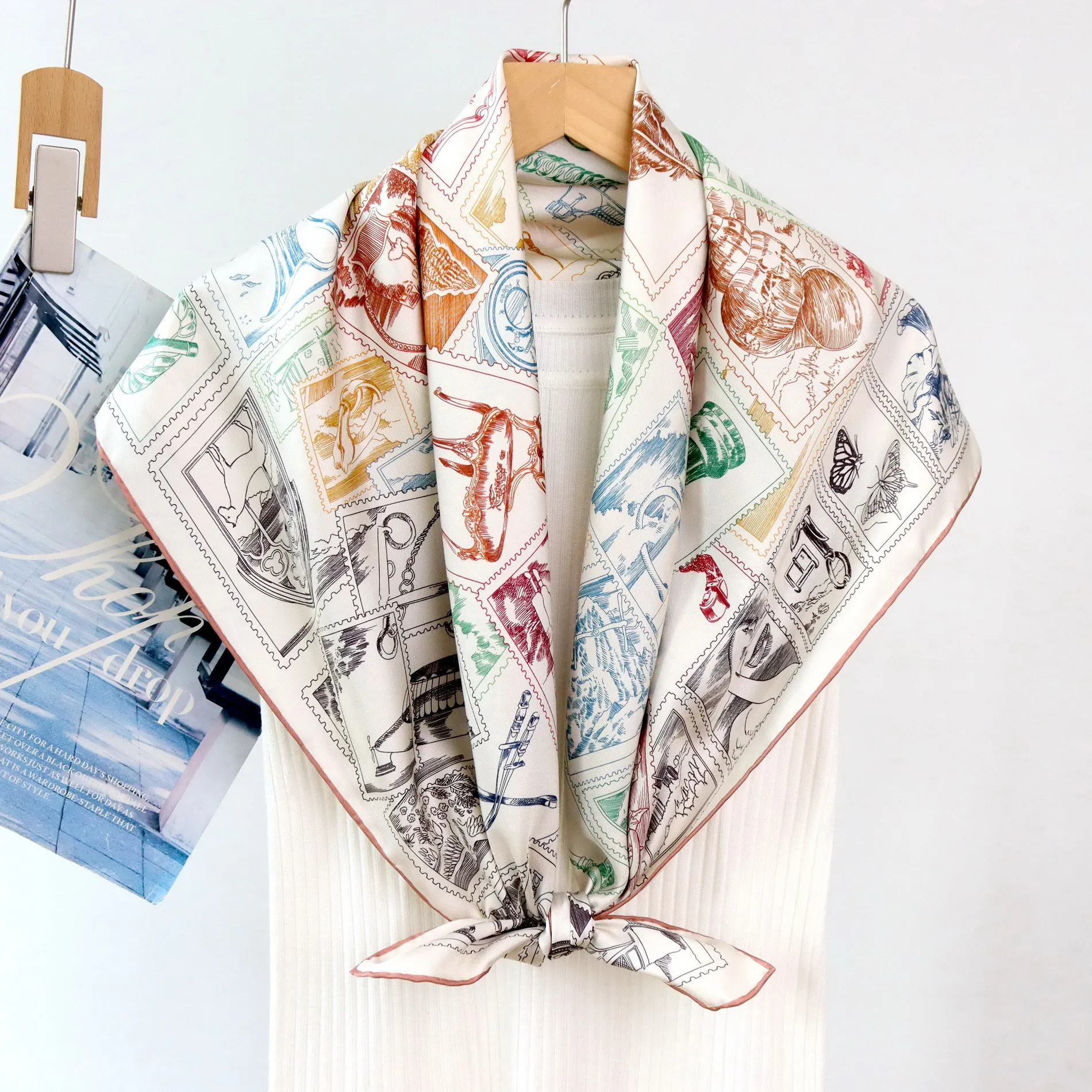 ผ้าพันคอไหมแท้ 100% สำหรับผู้หญิง ยี่ห้อ Winsleter-Women ขนาด 14 มม. ลายพิมพ์แบบปั๊ม 88*88 ซม. ของขวัญสำหรับคุณแม่ สไตล์เรโทร ผ้าคลุมไหล่ ฤดูใบไม้ร่วง 2025 รุ่น A5O716CC