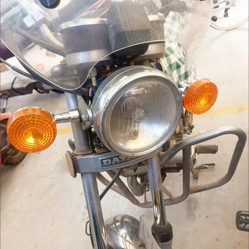 دراجة نارية بدوره إشارات موتو لمبة العنبر أضواء العالمي 12 فولت مؤشرات بدوره إشارات ل GN125 GS125 GN GS 125