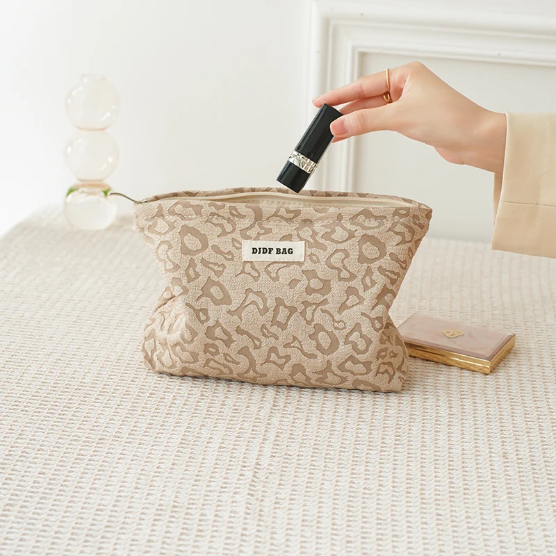 Women's cosmetic bag, large capacity leopard print khaki storage bag, travel toiletry bag, fashion storage bag, ins style