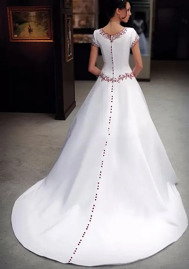 Elegant Embroidery Wedding Dress Short Sleeves A Line White And Dark Red Satin Long Customized Bridal Gown Back Buttons O-Neck