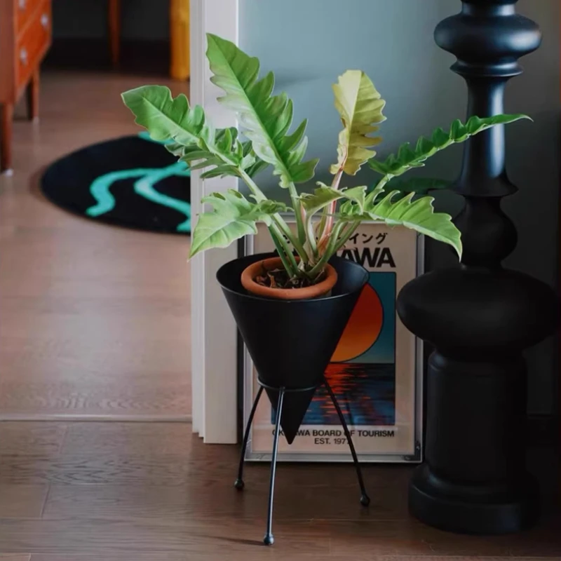 

Подставка для растений Bauhaus Black: минималистичный металлический штатив для комнатных растений, круглая конусообразная подставка для цветочных горшков в форме НЛО, современный декор для дома