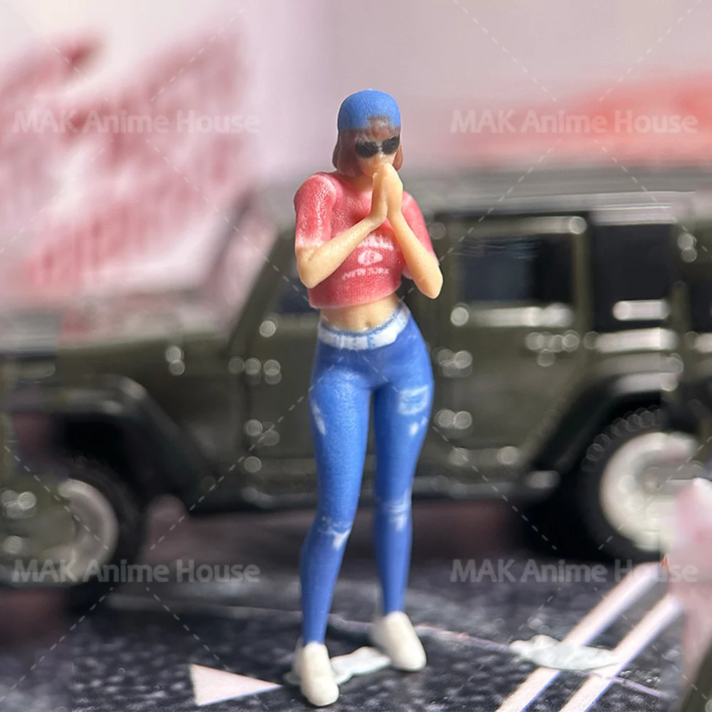 

Exquisite Facial Painted 1/64 1/43 1/18 Cool Girl Wearing Hat Short Hair Jeans Figure Hyperrealism Model Scene Creative Toys