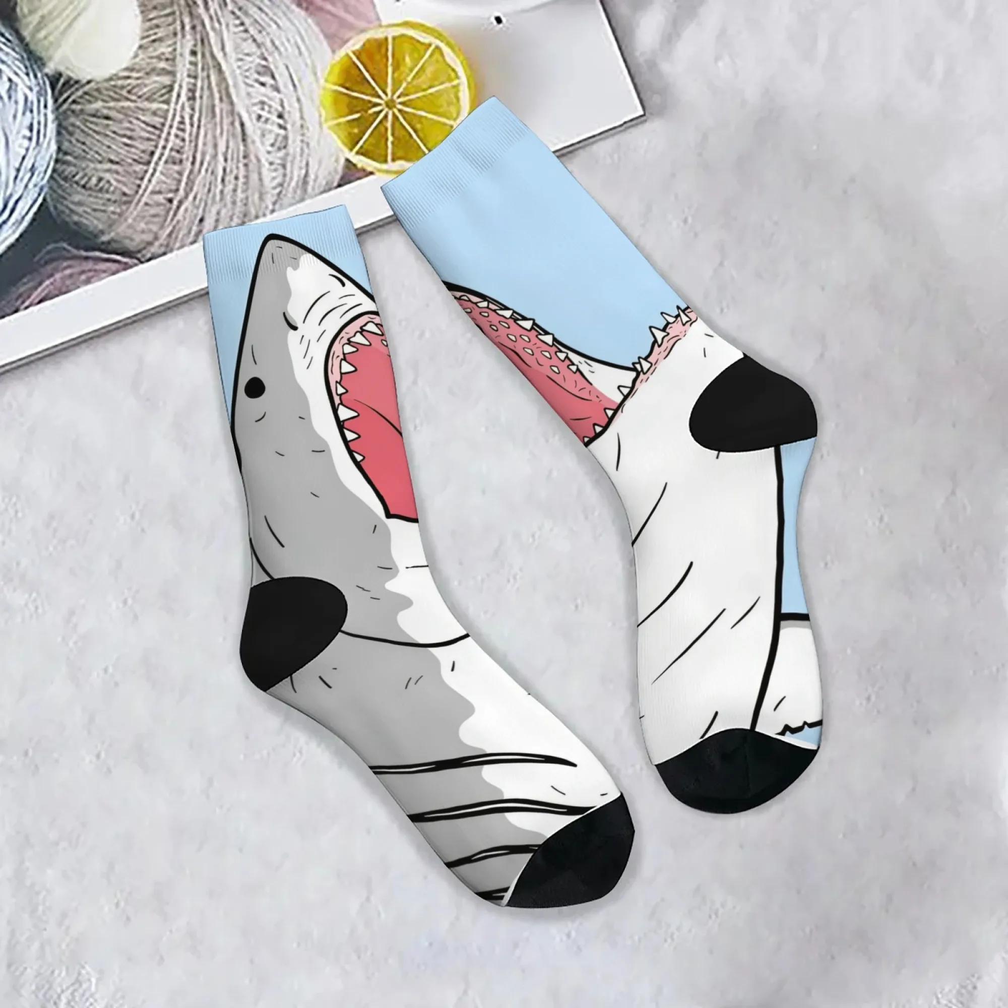 Unisex-Cartoon-Kunst, Great White Shark Crew-Socken, Hai-Kunst mit blauem Weiß, bequem für den täglichen Gebrauch und Ocean Animal Collectors