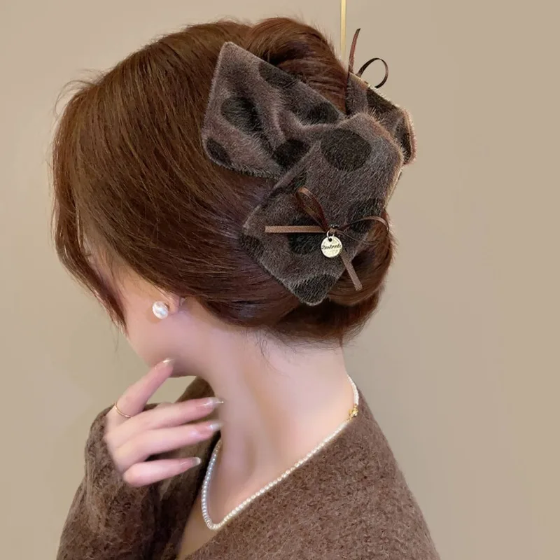 Retro Plush Polka Dot Triangle Bow Hair Clip for Woman Elegant Pendant Hairpin Fashion Girl Ponytail Clip hair accessories