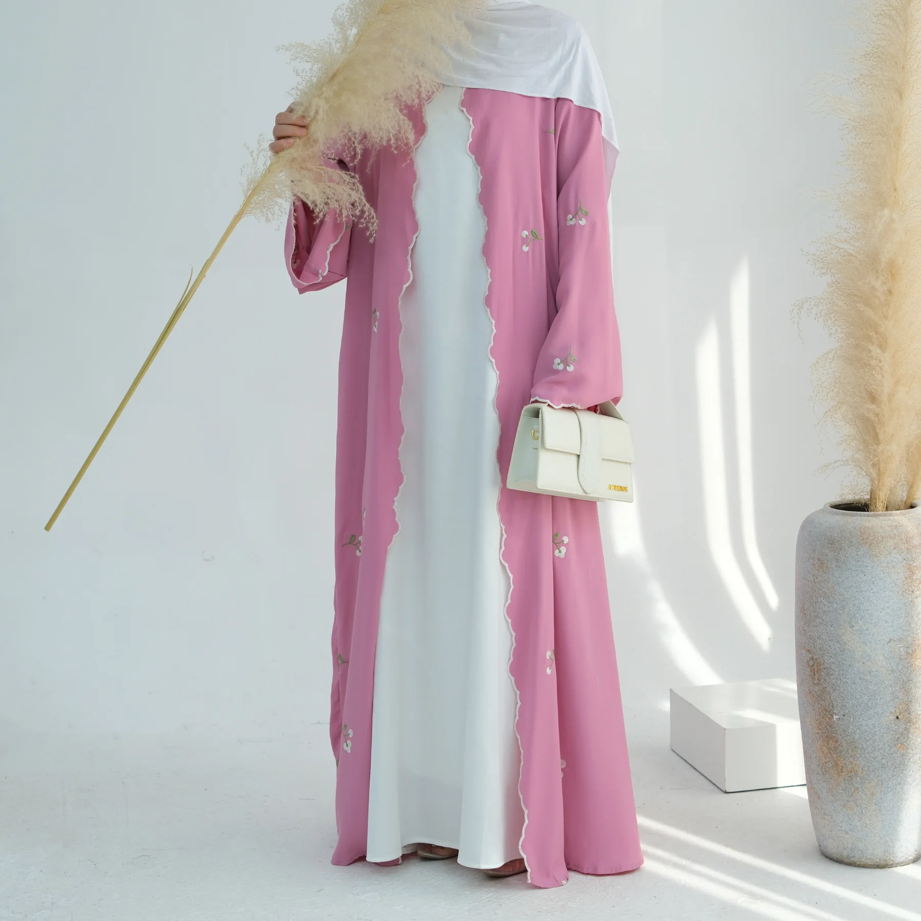 En gros nouvelle mode Nida Dubai Abaya dames Floral brodé Kimono Style robe musulmane respirant coton automne vêtements