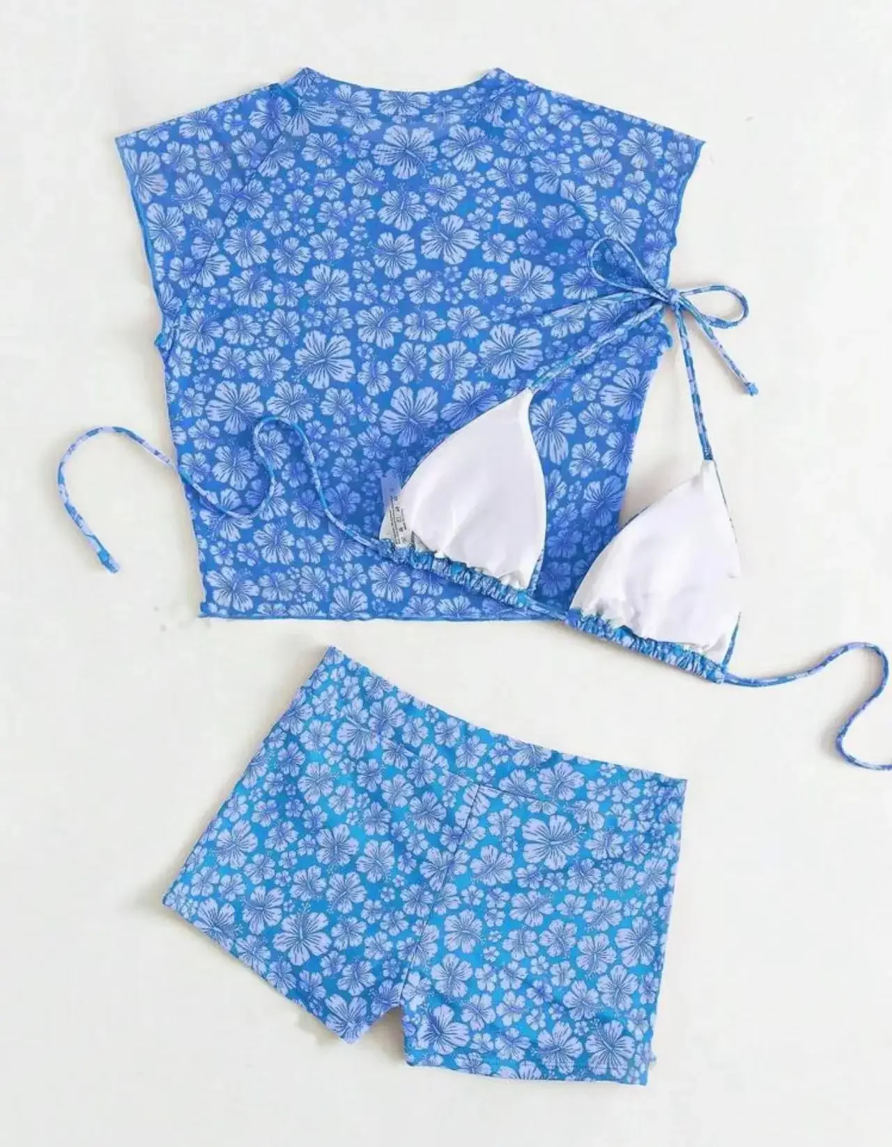 Set bikini rosso a vita alta da donna 3 pezzi con top corto a collo alto costume da bagno femminile costumi da bagno floreali da spiaggia costumi da bagno pantaloncini