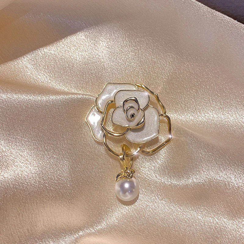 Elegant White Black Camellia Flower Brooches Pins For Women Beautiful Flower Plant Dressing Clothes Corsage Jewelry Accessories