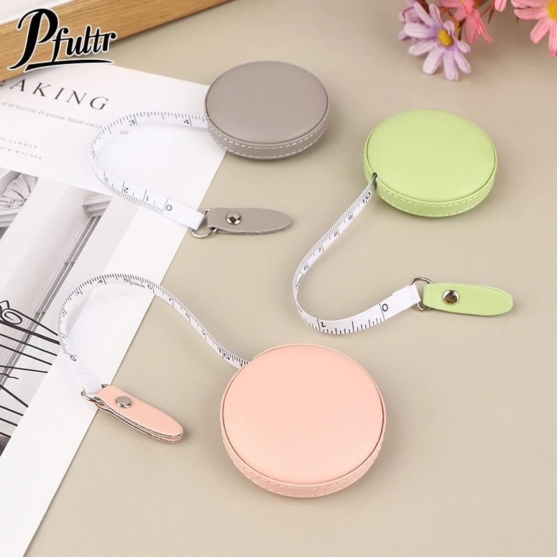 Mini cinta métrica retráctil portátil de 1,5 M, estilo Vintage, regla de medida nostálgica, rollo de cinta de centímetros y pulgadas de costura Retro, 1 ud.