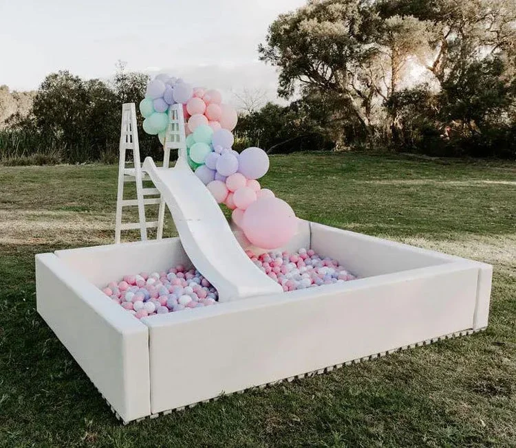 Doppelspuriger, weißer Soft-Play-Bällebad mit Rutsche
