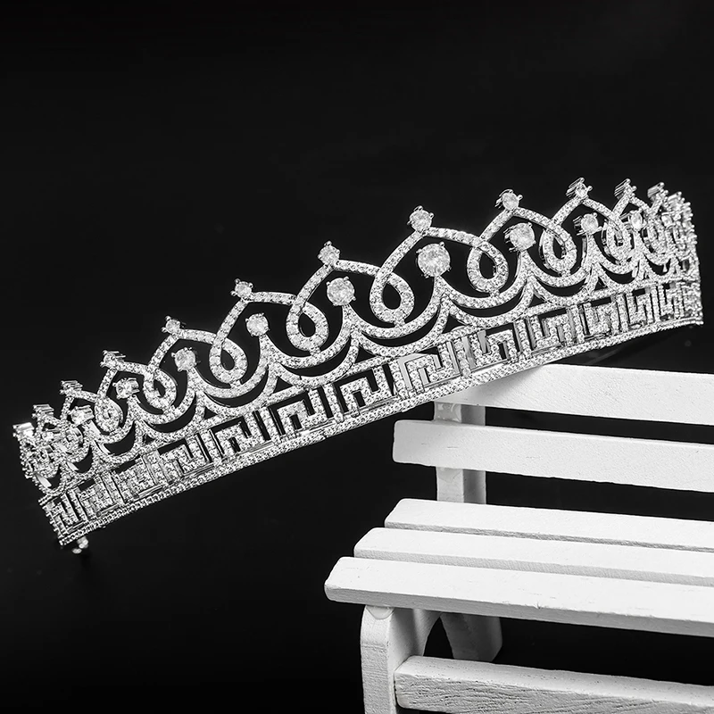 Jade anjo zircônia cúbica meandro motivo design branco banhado a ouro coroa de bronze e tiara elegante chique aniversário casamento bandana