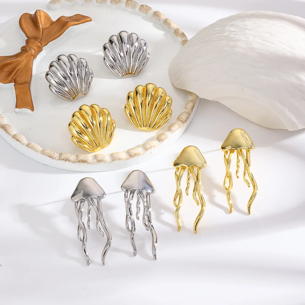 

3Pair of copper exaggerated ocean series popular glossy shell jellyfish stud earrings women's beach vacation accessories