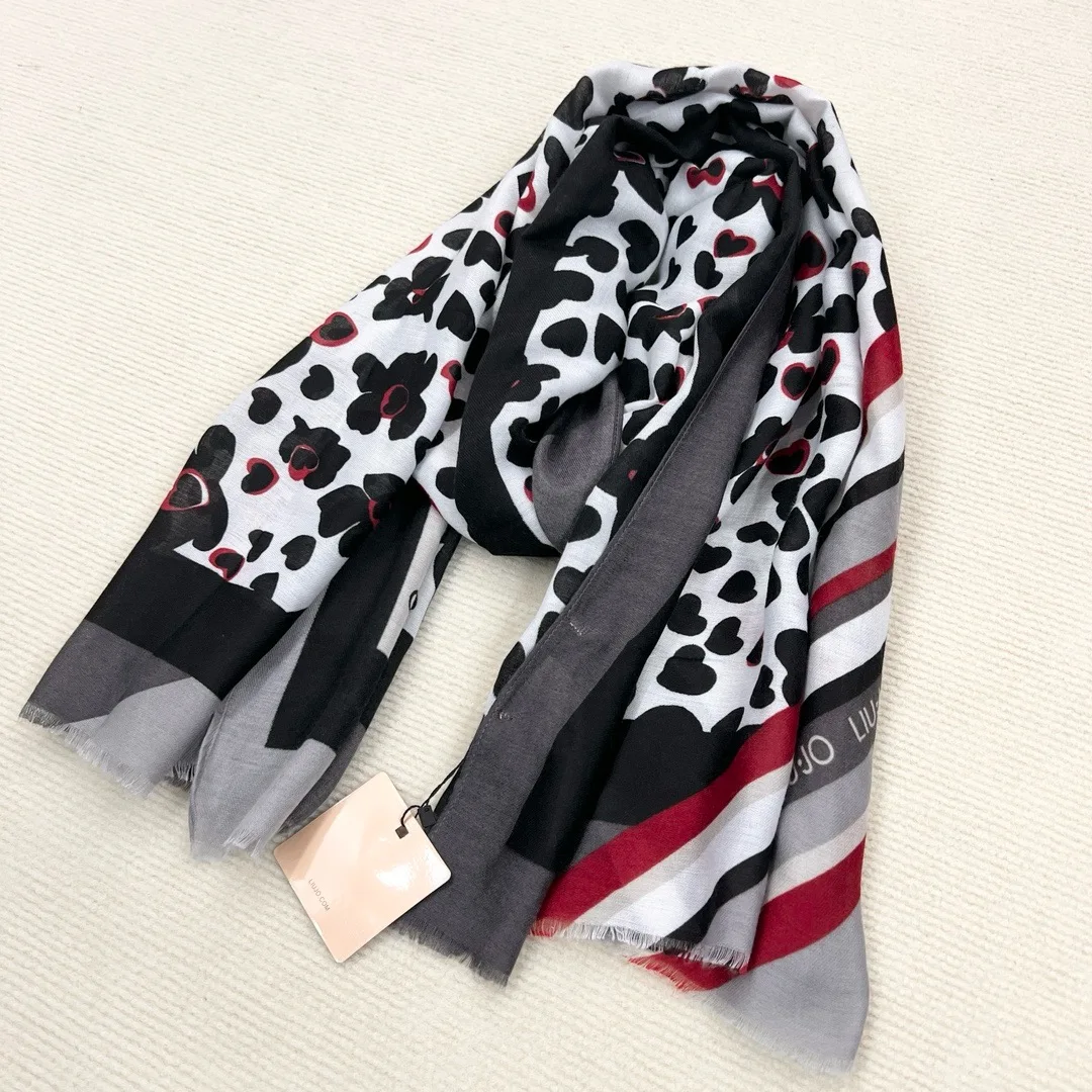 

Foreign Trade Italy Original Order Liu Jo Light Luxury Fashion Sunscreen Warm Dual purpose Scarf Long Scarf 70 * 180 Printed