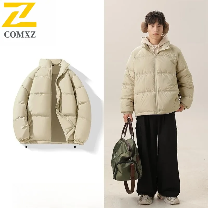 

COMXZ зимний пуховик для мужчин 2025, короткий корейский стиль, легкий паркер с воротником-стойкой, модная пара, новое утолщенное пуховое пальто