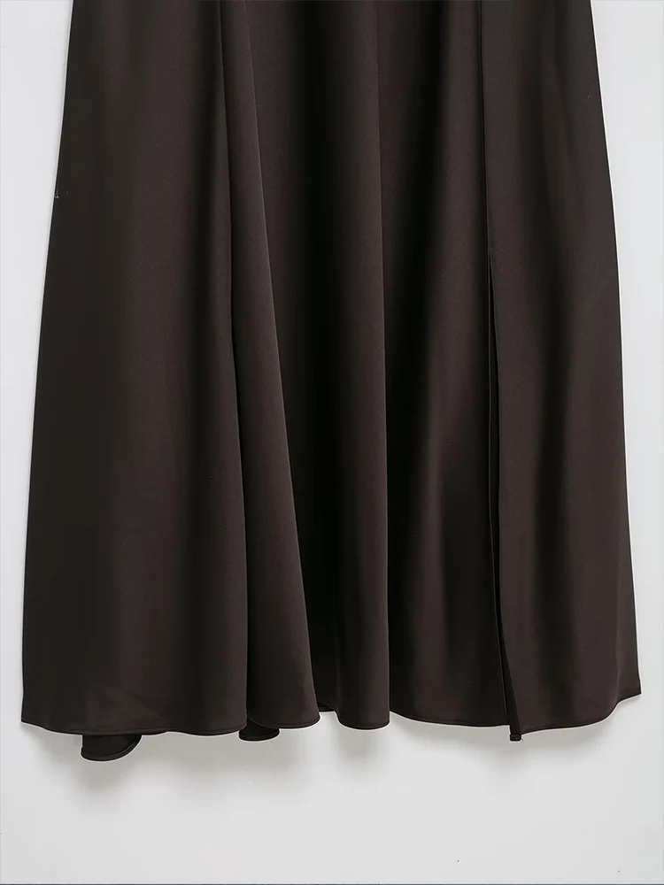 European-style new women's fashion, versatile, elegant V-neck sleeveless dress with a fitted waist and flowing satin texture.