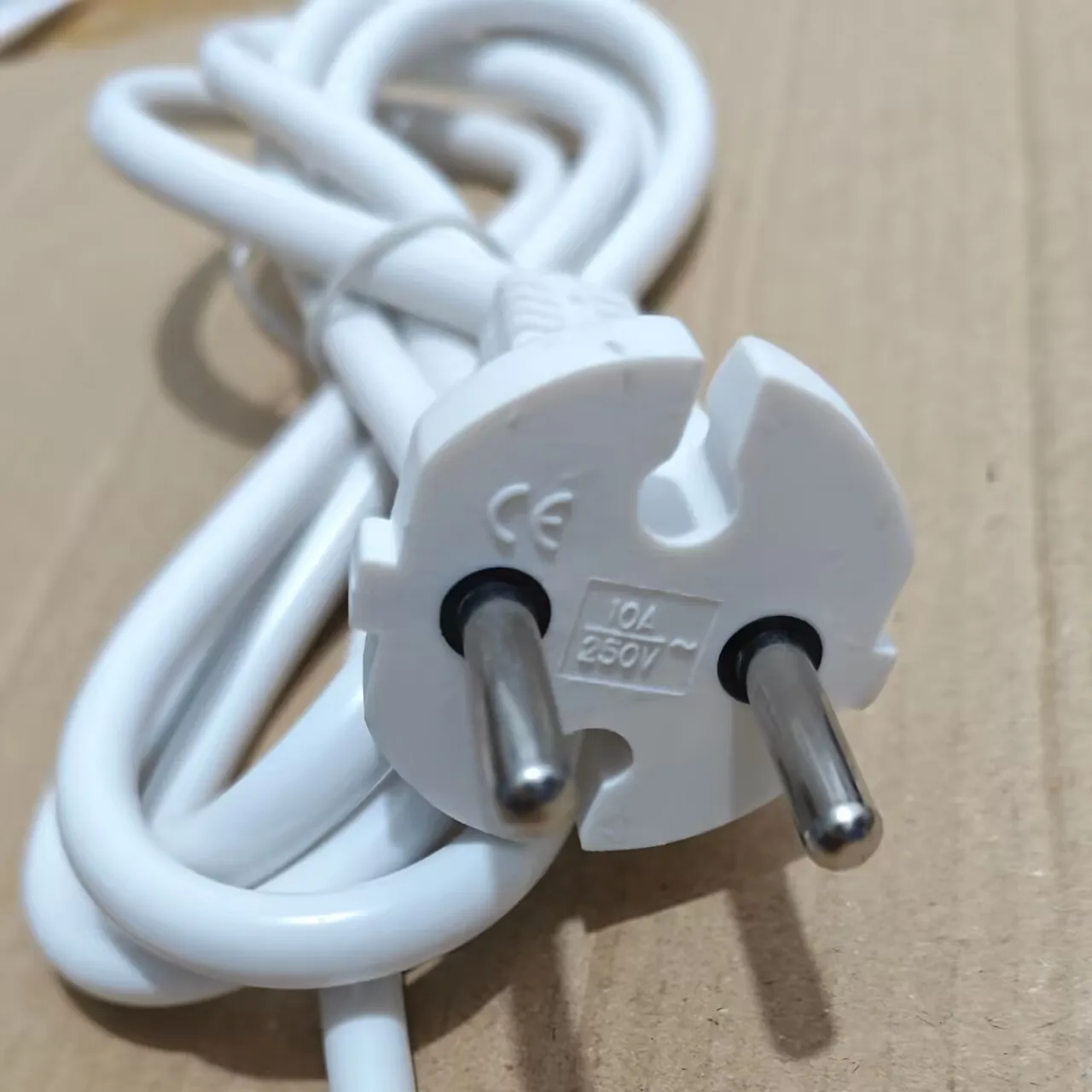 

1.5m White 2-Core Copper Clad Aluminum Electrical Wire 1.0mm² With EU Plug 4.8mm Thick Copper Pin, Universal Power Cord For Home