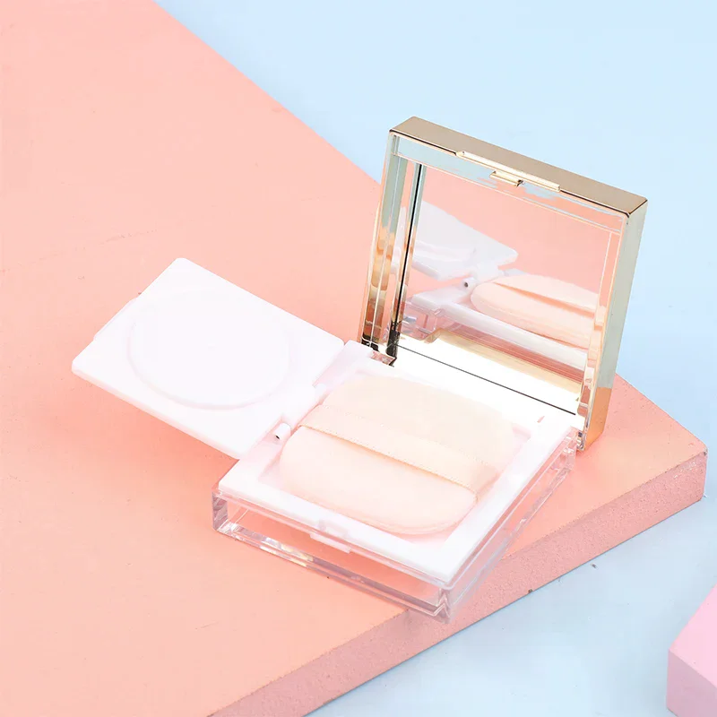 ตลับแป้งฝุ่นแบบเติมได้ ขนาด 8 กรัม ขอบสีทอง พร้อมพัฟและกระจก