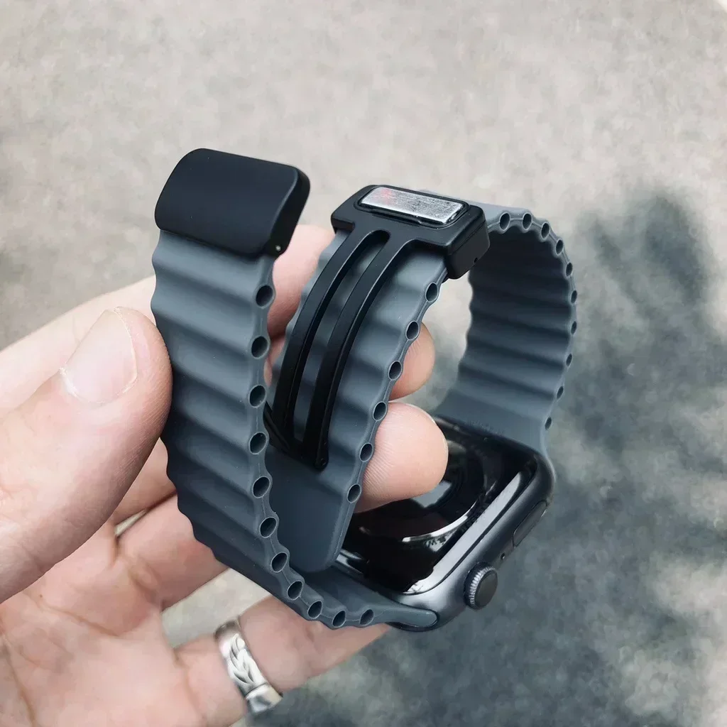 Magnetic Buckle Strap For Apple Watch Band Ultra 2 49mm 45 44 40 41 42mm 46mm Silicone Bracelet iWatch Ultra Series 10 7 6 3 8 9