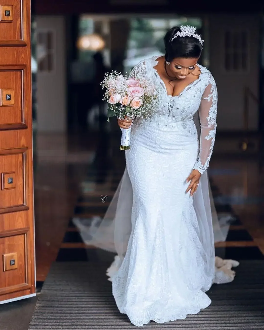 Personalizado plus size vestidos de casamento rendas contas de cristal sereia vestidos de noiva com decote em v manga longa elegante robes de marie