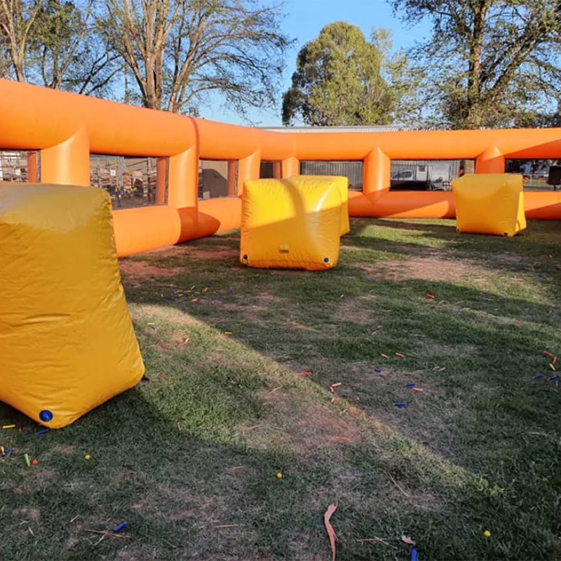 صابون كرة القدم التجاري القابل للنفخ في الهواء الطلق، ملعب كرة القدم مع منطقة القفز للأطفال والكبار، ملعب قلعة الصابون