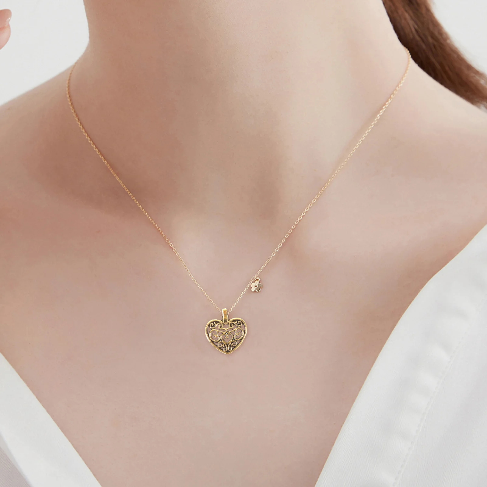 

50Pcs Classical Hollow Heart Metal Pendant Charms Alloy Jewelry Findings for DIY Necklace Bracelet Keychain Sweater Chain Decor