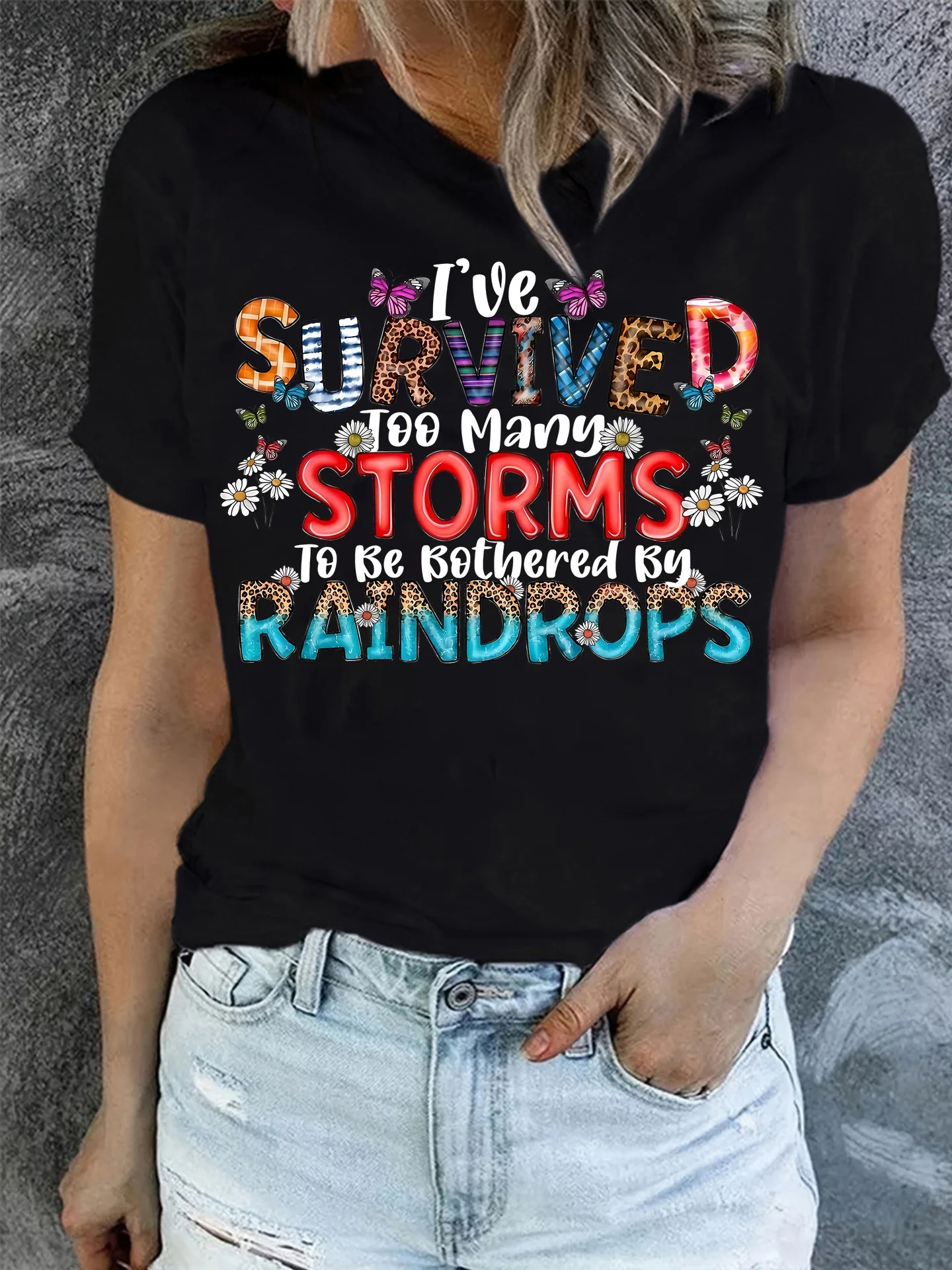 تي شيرت ملهم مطبوع عليه حروف "I've Survived Many Storms" - كاجوال برقبة دائرية، بلوزة بأكمام قصيرة للنساء #1