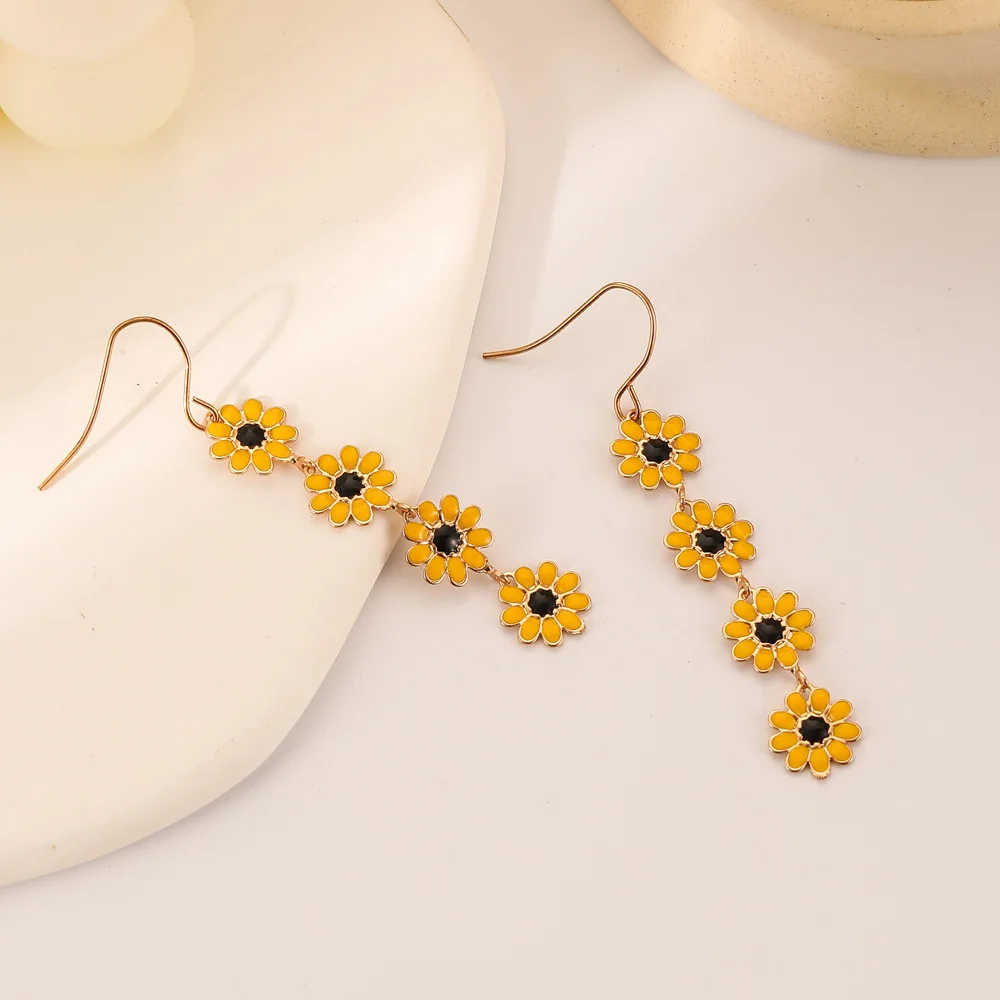 Delicate Small Daisy Flower Pendant Earrings For Women Bohemian Vintage Sunflower Dangle Earrings Summer Beach Jewelry Gifts