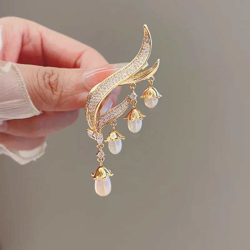 

2PC setLily of the Valley Tassel Dynamic Pearl Brooch for Women High-end Sense High-end Brooch High-end Design Sense Niche Pin