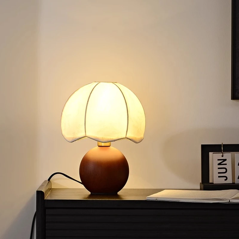 

Nanyang style solid wood desk lamp French medieval vintage retro American bedroom bedside living room atmosphere lamp