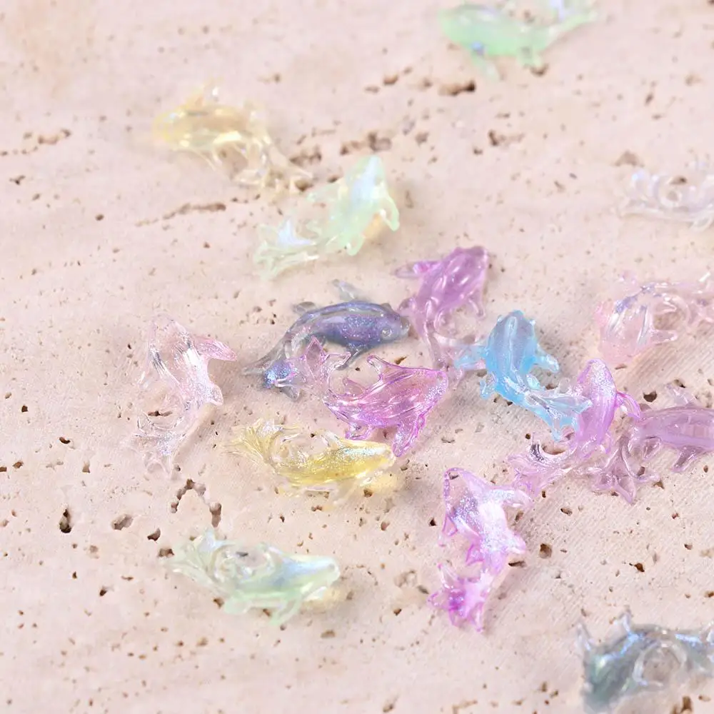 งานศิลปะตกแต่งด้วยคริสตัลรูปปลาทอง งานฝีมือตกแต่ง DIY สำหรับสมุดภาพ คริสตัลรูปปลาทองสำหรับตกแต่งเล็บ รูปปั้นปลาทองเรซิ่น