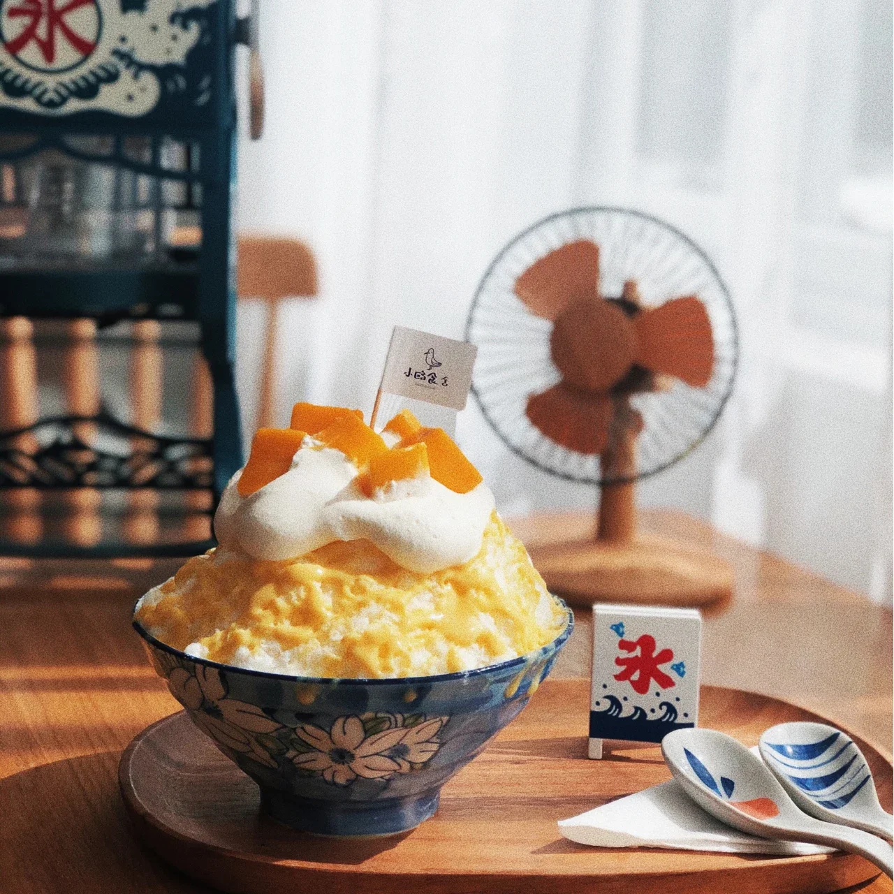 ماكينة صنع الثلج الكهربائية الجديدة. للاستخدام المنزلي ومتجر الراحة. صغير. يمكن أن يجعل العصائر. كسارة الجليد. حلاقة الثلج