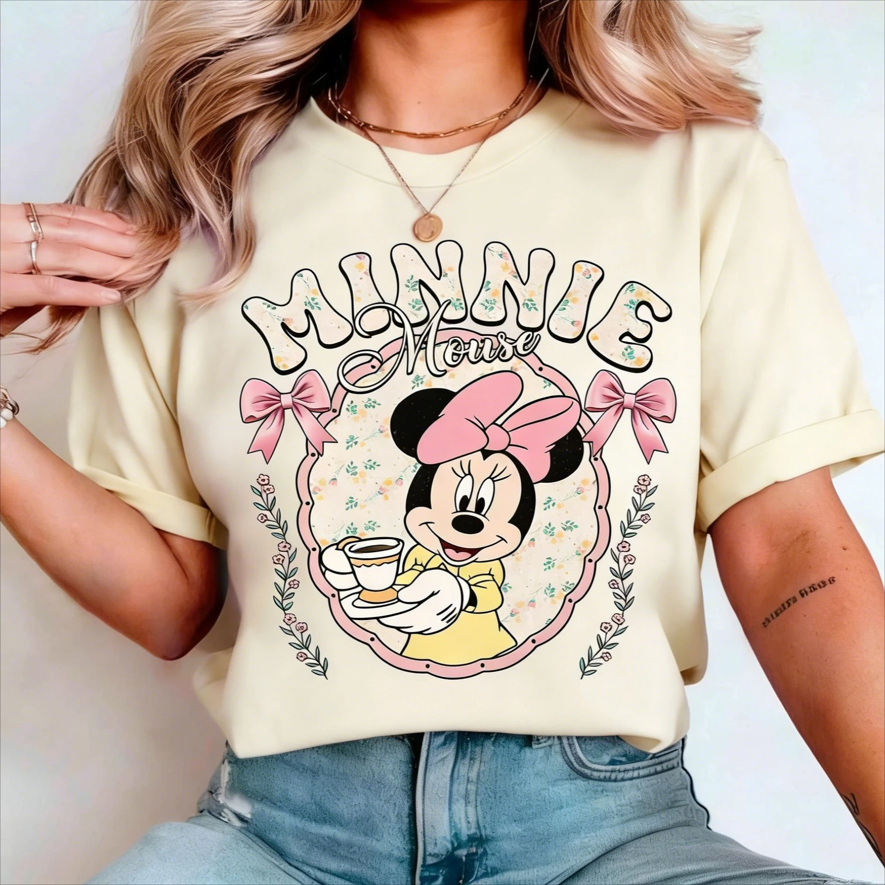 

Женская футболка Disney Daisy Minnie, летняя хлопковая футболка с короткими рукавами и мультяшным принтом, повседневная уличная одежда, футболка с графическим рисунком, Диснейленд, 2026