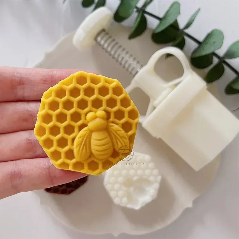 63g Honeycomb Shape Mid-Autumn Festival Mooncake Mould Bee Pattern Pastry Dessert Chocolate Mould ABS Plastic Hand Pressure Mold